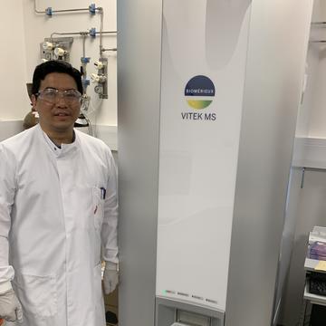 lead author and dphil student yohan arman next to the biomerieux vitek ms used in this study